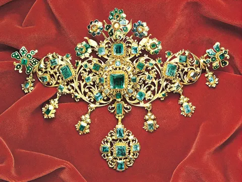 Oriental Perfume Explained: Fragrance Notes, Scent Families, Ingredients & Luxury Perfume Guide