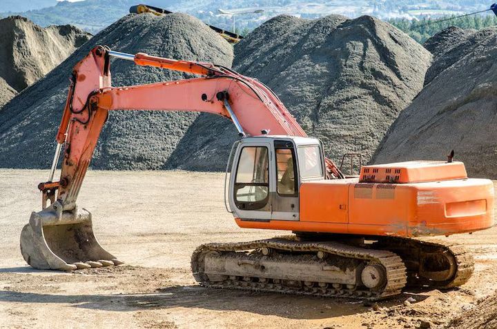 A Detailed Overview of Excavator Machines and Their Types and Technical Specifications