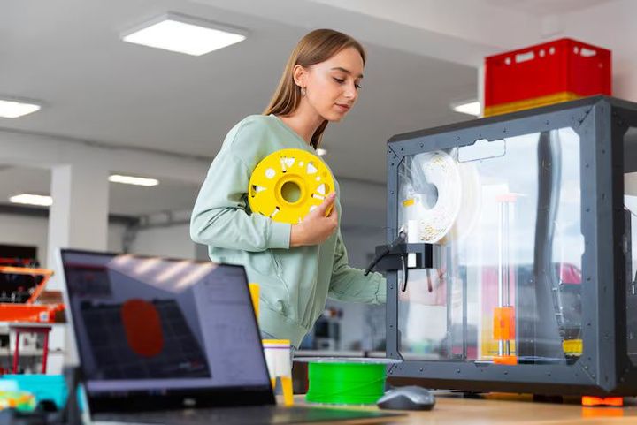 A Detailed Overview of Commercial 3D Printers vs Traditional Molding Systems