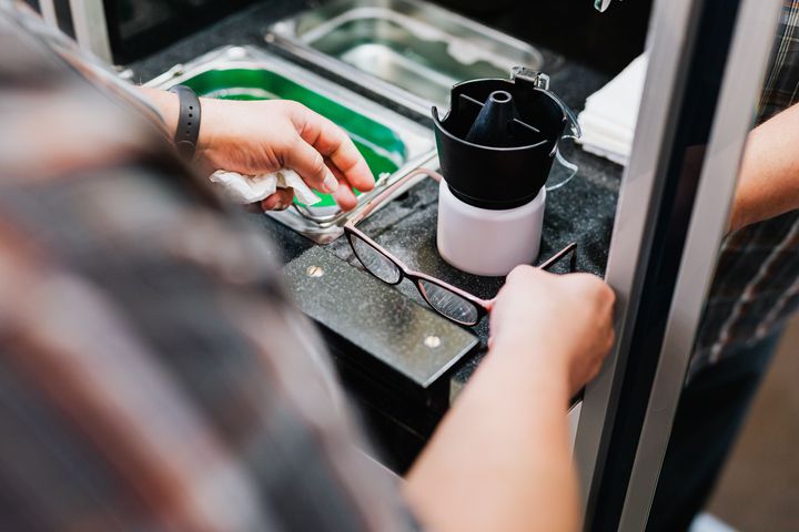 Eyeglass Lens Manufacturing Explained: Materials, Production Processes, Coatings & Optical Technology Insights