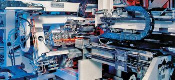 Growing Digital Divide Among Machine Builders: Industry 4.0, AI & Smart Manufacturing