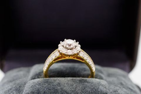 Learn Diamond Ring Facts and Jewelry Selection Tips