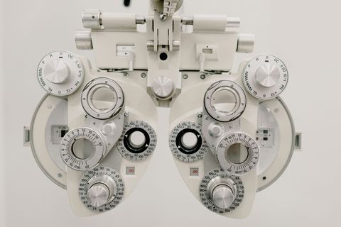 Eyeglass Lens Manufacturing Guide: Equipment Types, Precision Technology, and Industry Trends
