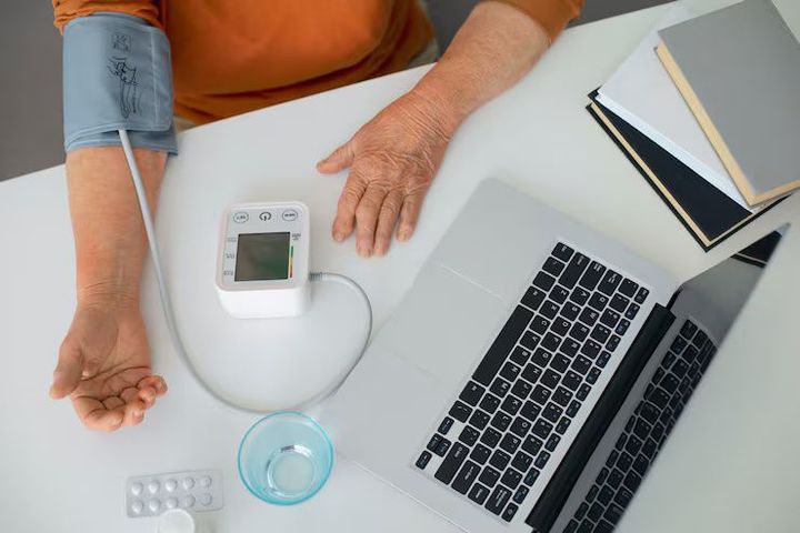 Digital Blood Pressure Devices: Guide to Accurate and Easy Health Monitoring