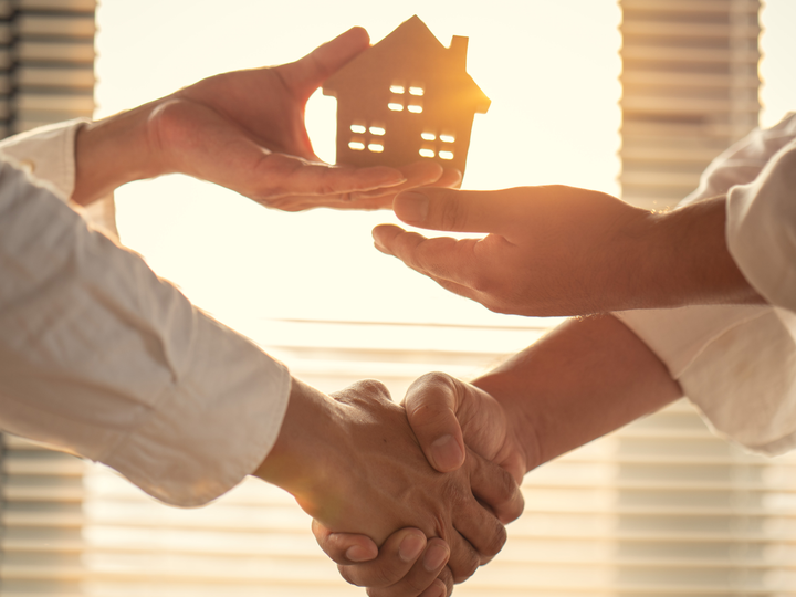 Real Estate Agent Guide: Complete Overview, Roles, and Industry Basics