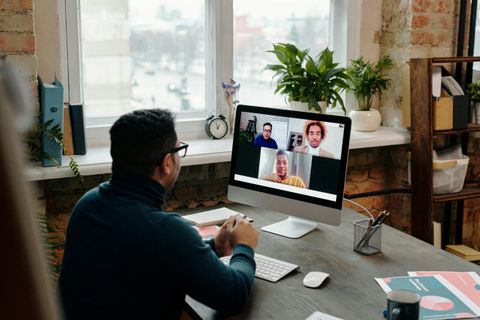 Remote Team Management Tools Guide: Overview, Features, and Workplace Collaboration Insights
