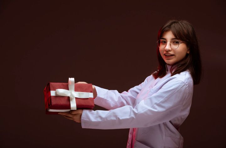 Corporate Gift Ideas Guide: Discover Promotional Items, Seasonal Suggestion, and Useful Resources