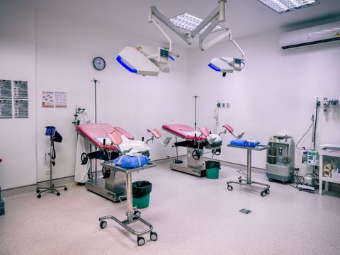 Ambulance Stretcher Guide: Types, Features, and Emergency Healthcare Applications