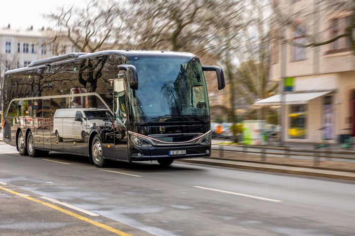 Luxury Bus Rental Guide: Explore Travel Tips, Fleet Insight, Booking Advice, Transportation Options, and Passenger Comfort Details