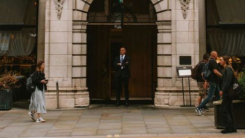 Guide to Booking Airport Cabs: Tips, Advice, Costs, and Everything You Need to Know