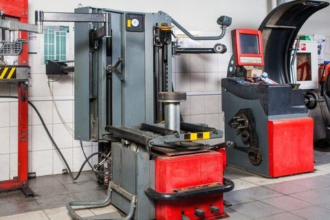 Industrial Plastic Components Explained: Manufacturing Processes & Engineering Applications