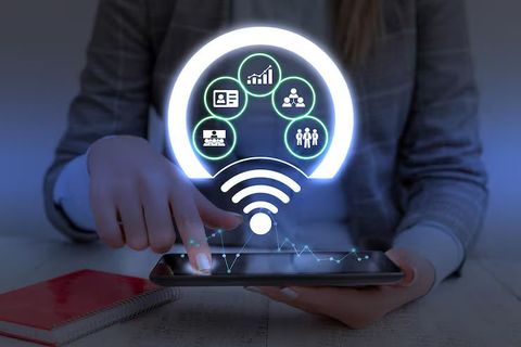Guide to Online Dating: Modern Connections Through Digital Platforms