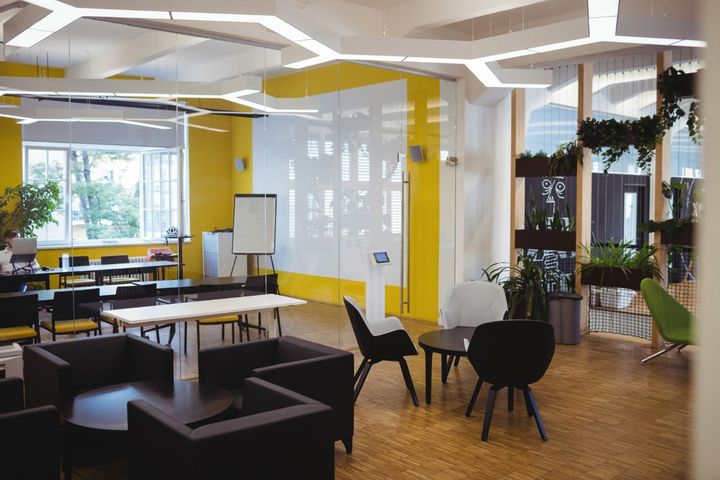 Shared Office Space Rental Guide: Basics, Benefits, Types, and Industry Insights