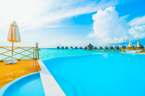 Dubai Travel Guide: Discover Local Attractions, Travel Tips, Cultural Insights, Essential Information, and Helpful Resources