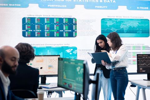 A Guide to Data Science Courses and Professional Learning Pathways: Explore Career Tips, Skill Development Insights, Certification Advice, and Training Resources