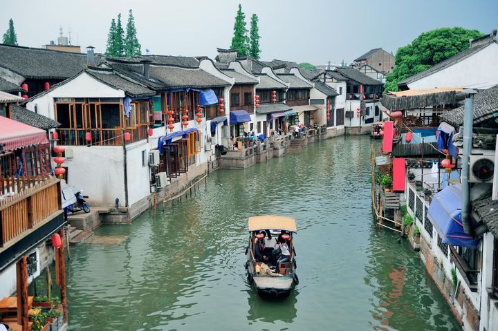 Floating Villages in Vietnam Overview: Discover Traditional Houseboats, Fishing Culture, Travel Advice, and Scenic Waterway Knowledge