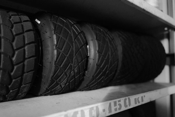 What Is the Difference Between All-Season and Winter Tyres? Performance Features, Safety Factors, and Driving Insights